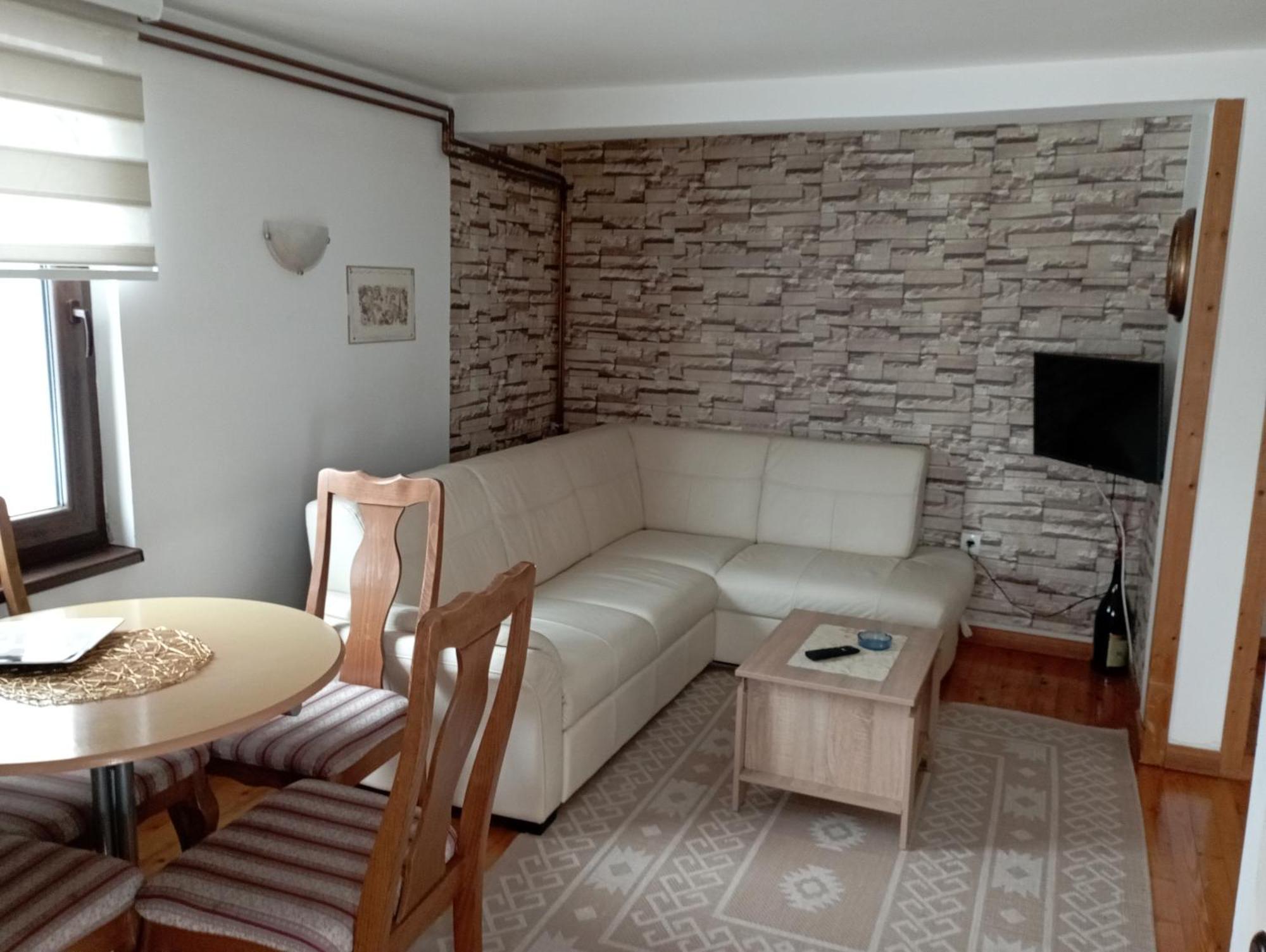 Privatni Smestaj Tesevic Apartment *